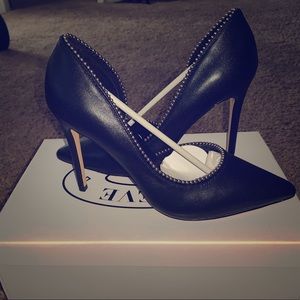 Steve Madden Black leather pumps